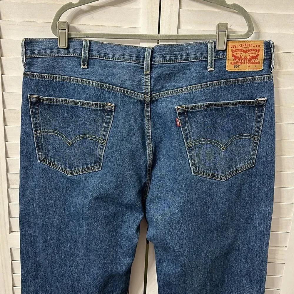 Levi's 550 Jeans Waist 44 Inseam 29  Relax Fit Denim **